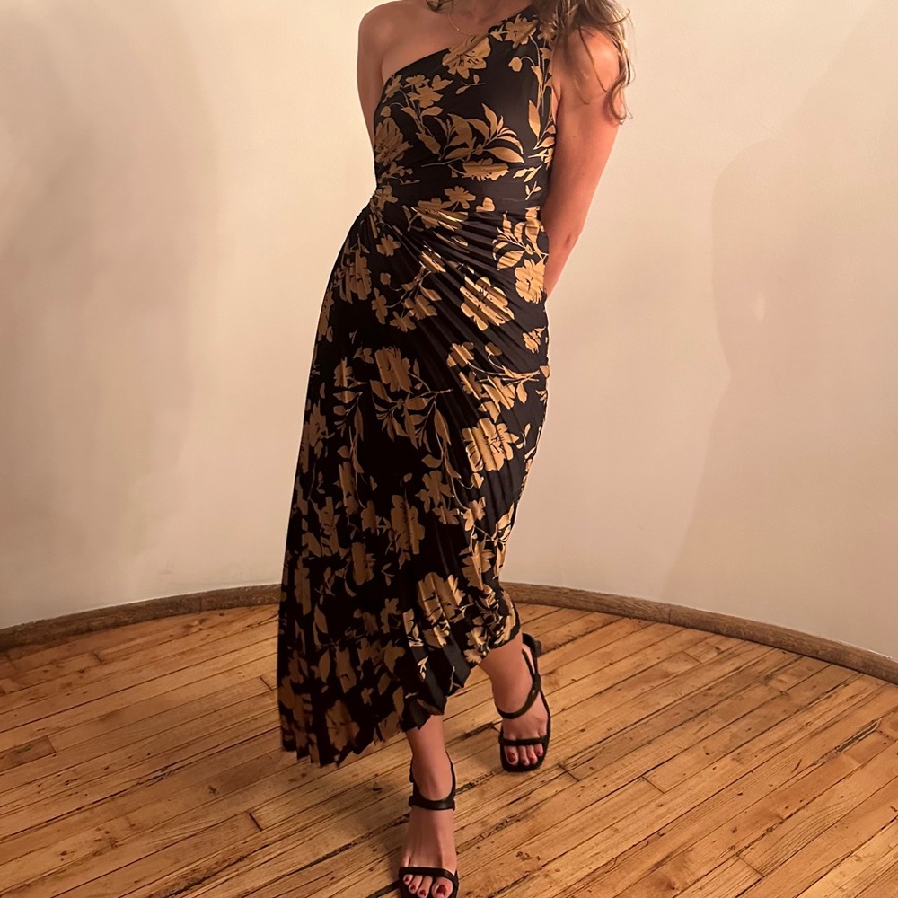 Elegant Black and Gold One-Shoulder Dress